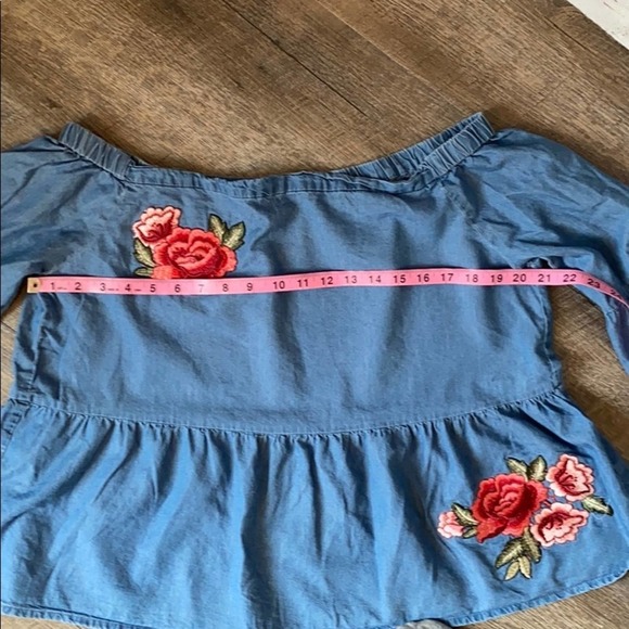 a.n.a Jean Off Shoulder Floral Embroidered Top L - Picture 8 of 11